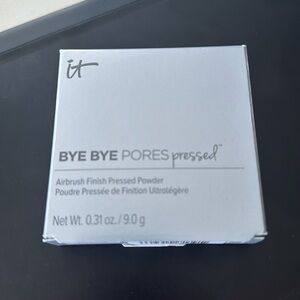 NEW in box, unopened it Cosmetics Bye Bye Pores Pressed powder